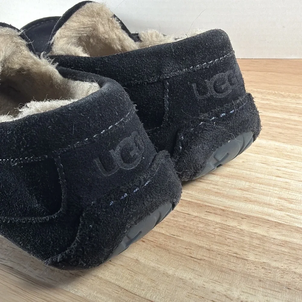 READ UGG Ascot Slipper Color Black Men's Size US 8 /Women's US 9. Style# 1101110